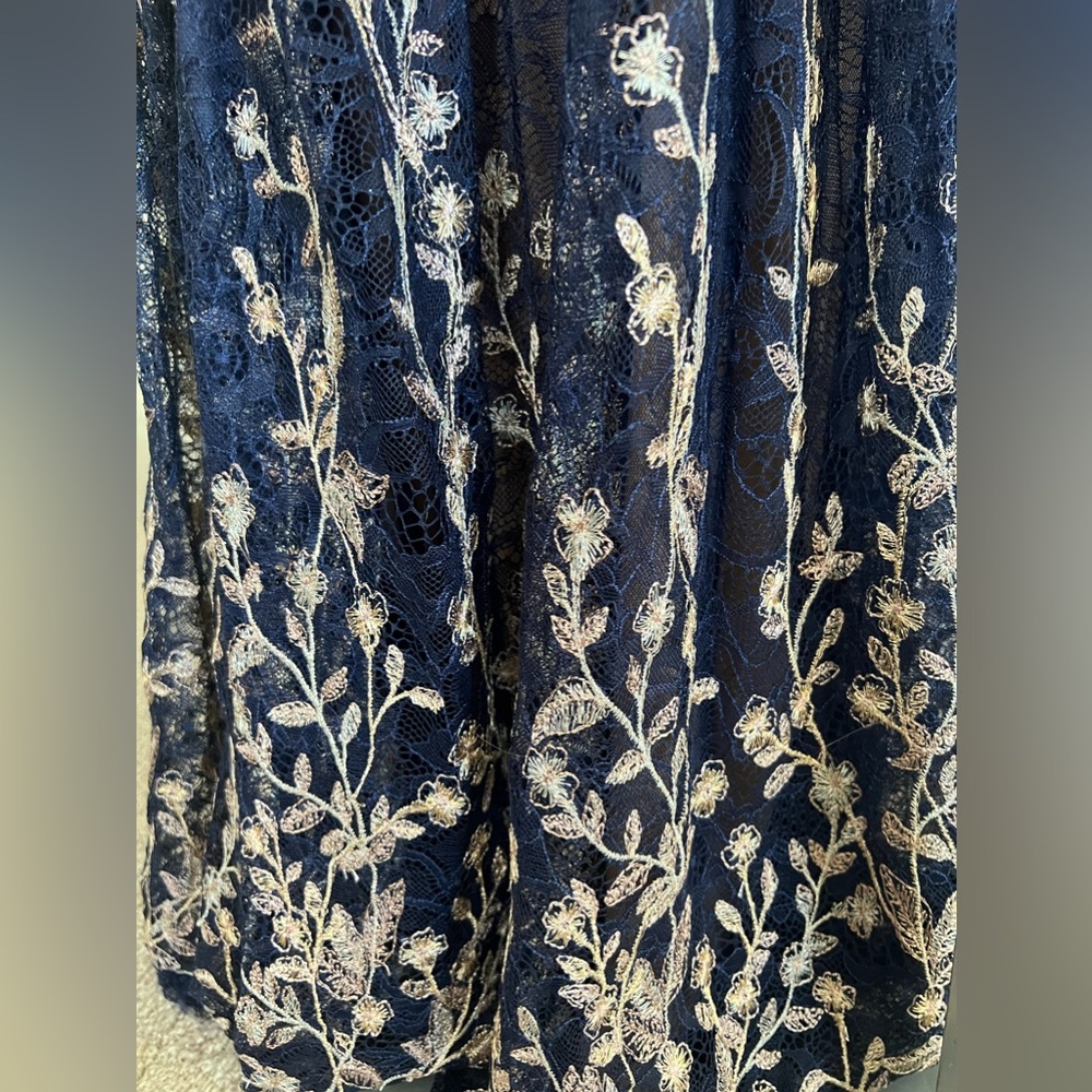 $588 NWT BCBGMAXAZRIA Floral Blooms Metallic Embroidered Ruffle Gown - Picture 14 of 16